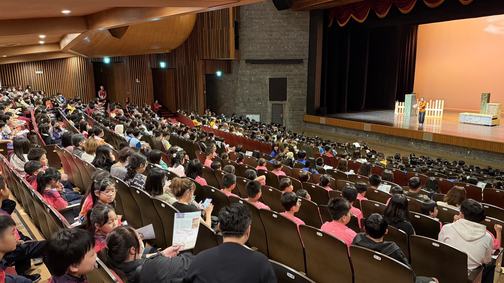 The performance allowed attendees to experience the charm and magic of theater