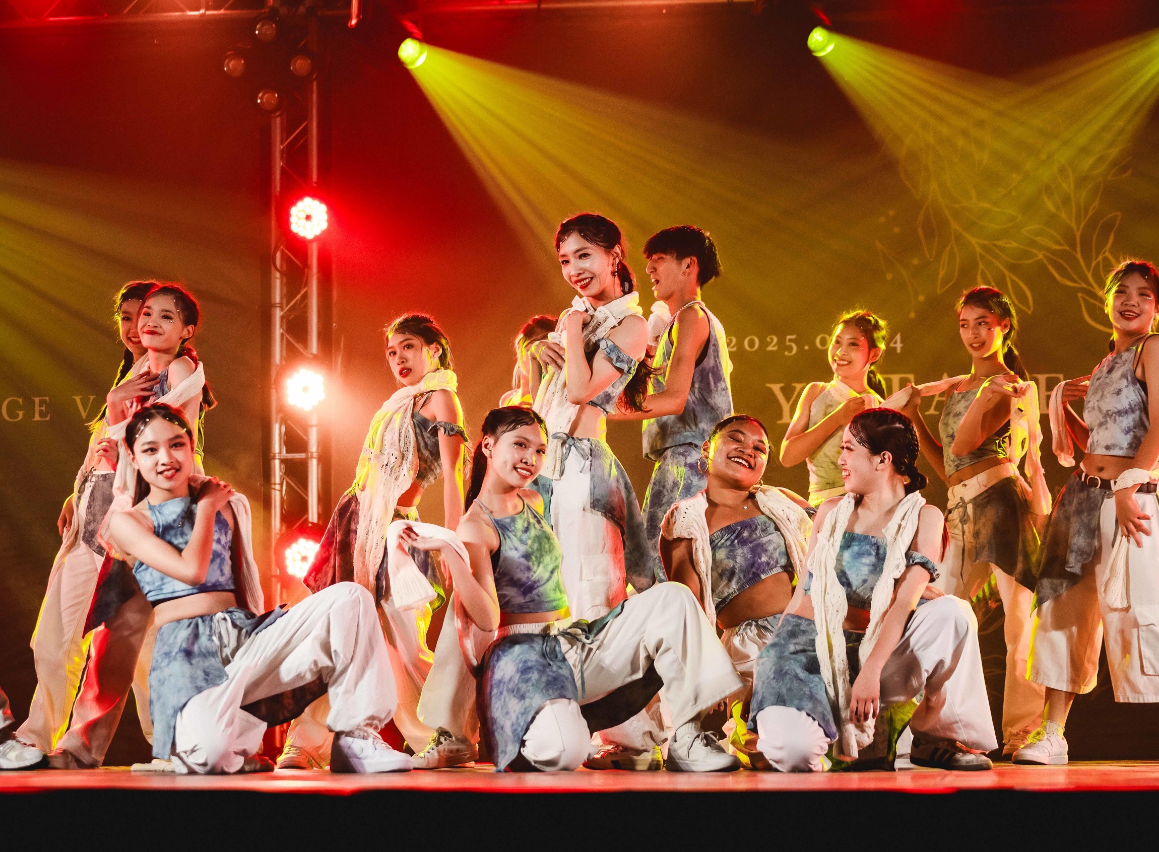Wai Di Street Dance Studio showcase a diverse range of dance styles, creating an immersive stage experience that blends fantasy and power.